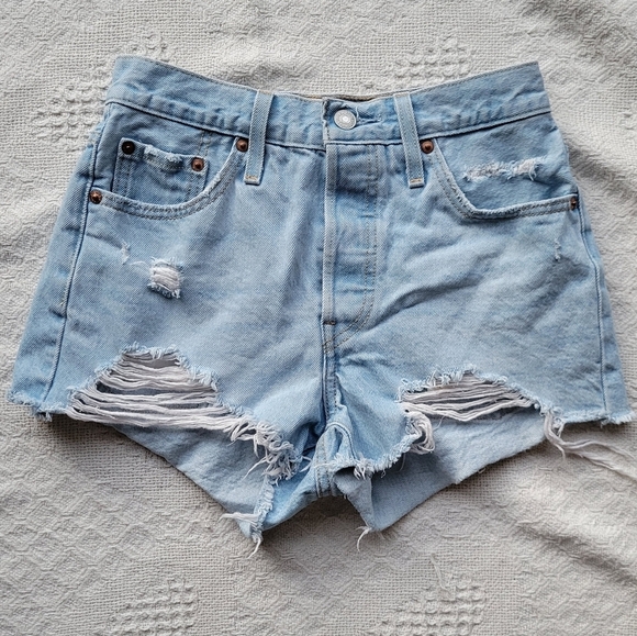 Levi's 501 Distressed Mini Denim Casual Summer Jean Shorts- Light Washed - Picture 2 of 9